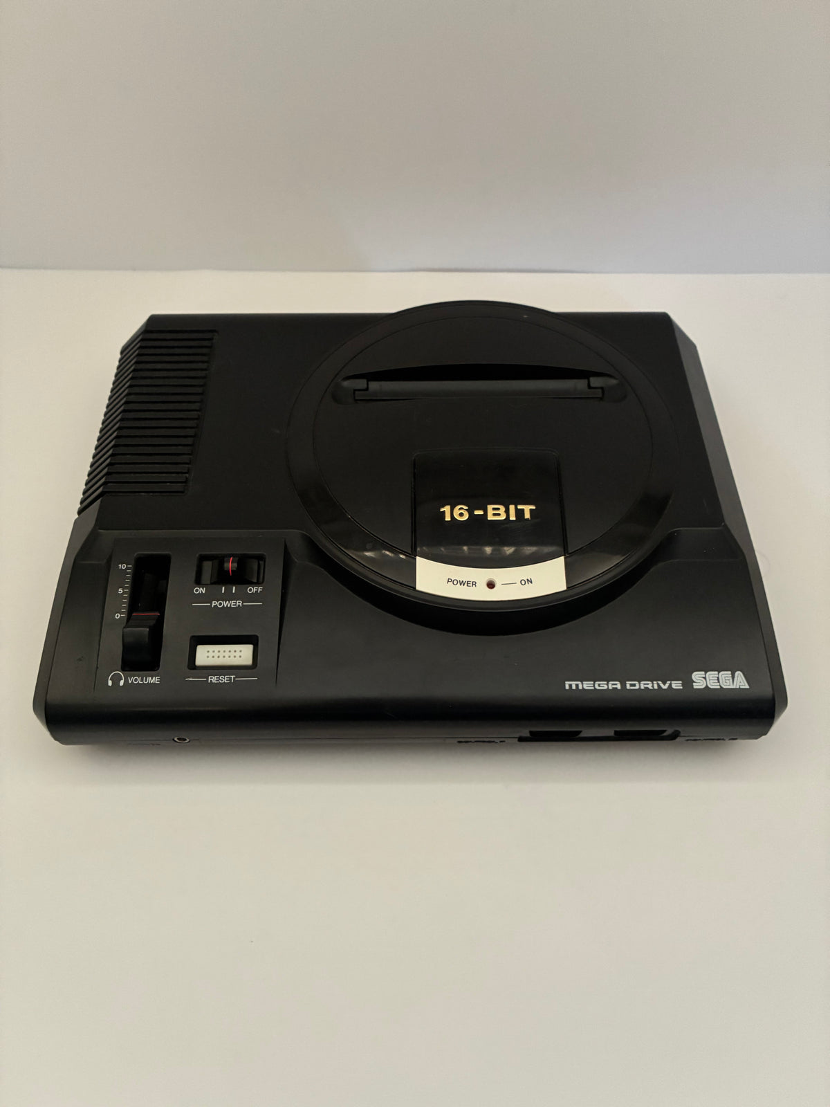 Sega Mega Drive Model 1 Console Bundle Original Controller, 2 Games & HDMI Converter